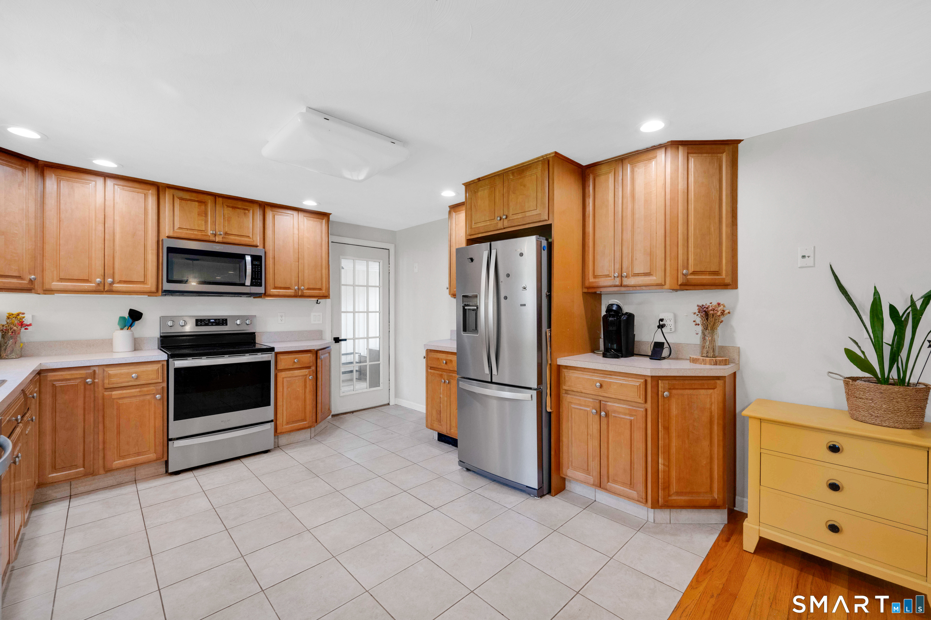 24 Bridge Lane Enfield, CT 06082 - Photo 6 of 38
