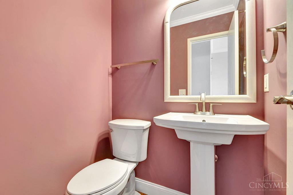 5638 Springdale Road, Unit 8 Cincinnati, OH 45251 - Photo 19 of 46