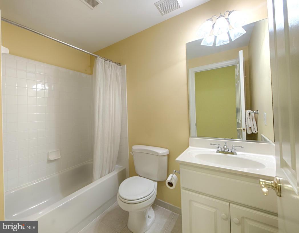 8974 Hooes Road Lorton, VA 22079 - Photo 22 of 29 Bath