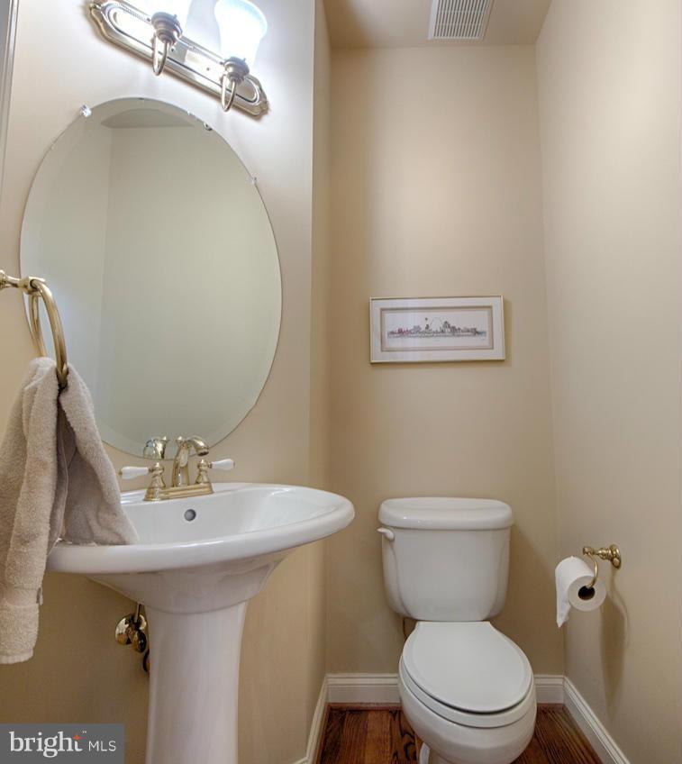 8974 Hooes Road Lorton, VA 22079 - Photo 8 of 29 Bath