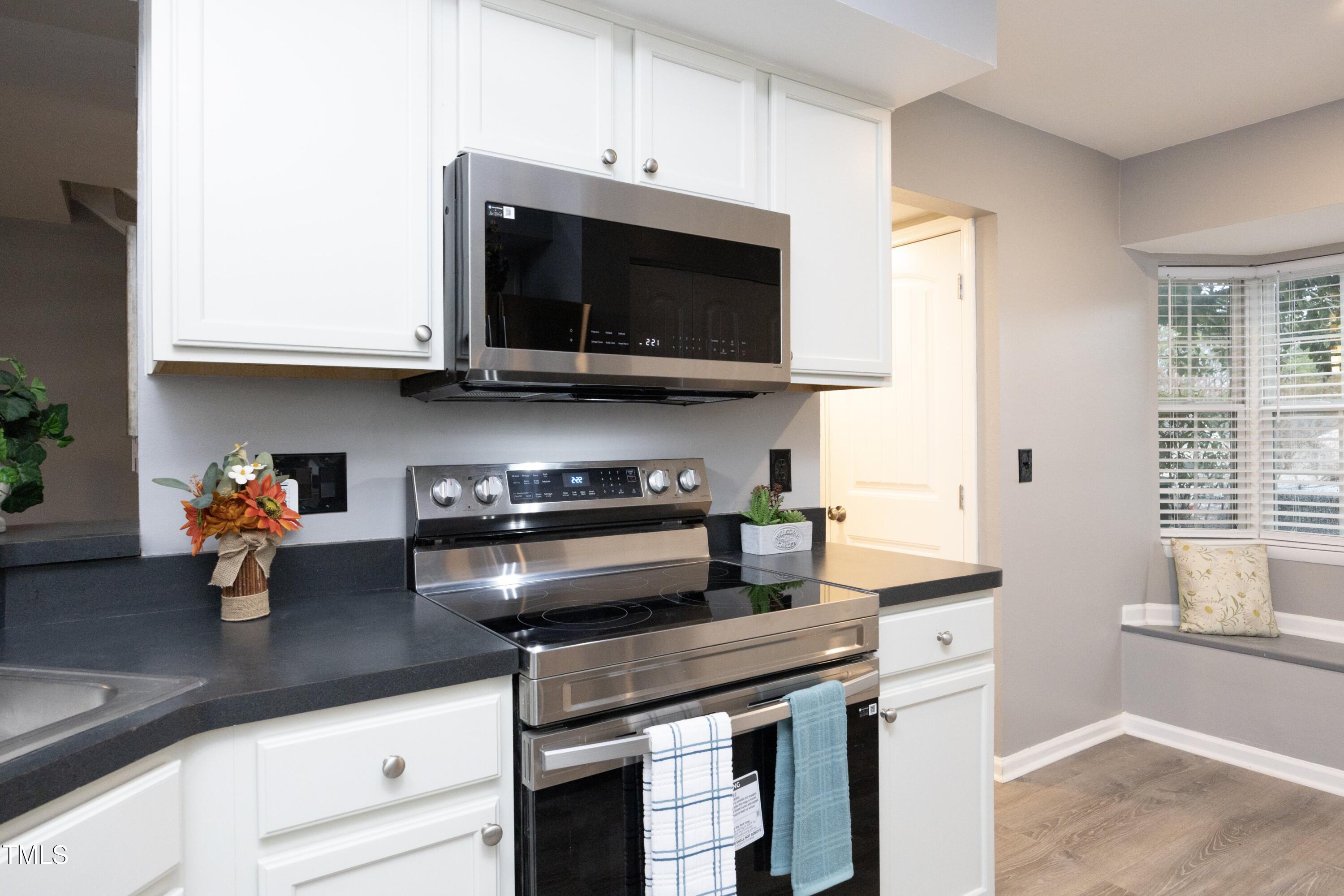 7736 Falcon Rest Circle Raleigh, NC 27615 - Photo 14 of 38 14Stove