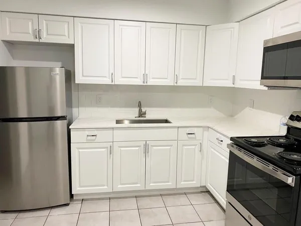 $2,200 | 2715 Ponce De Leon Boulevard, Delray Beach, FL 33445