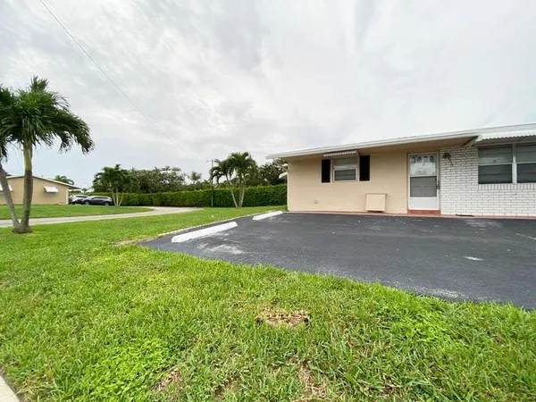 $2,200 | 2715 Ponce De Leon Boulevard, Delray Beach, FL 33445