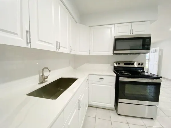 $2,200 | 2715 Ponce De Leon Boulevard, Delray Beach, FL 33445