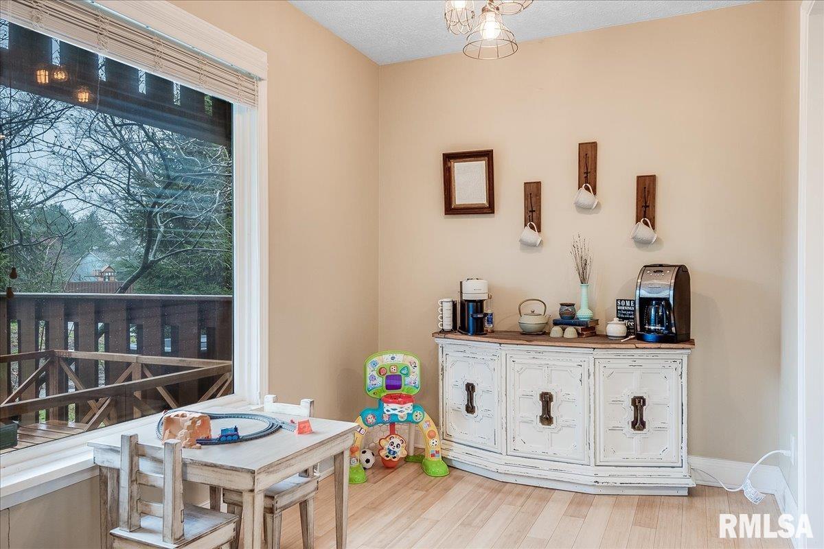 65 Country Place Springfield, IL 62703 - Photo 15 of 40