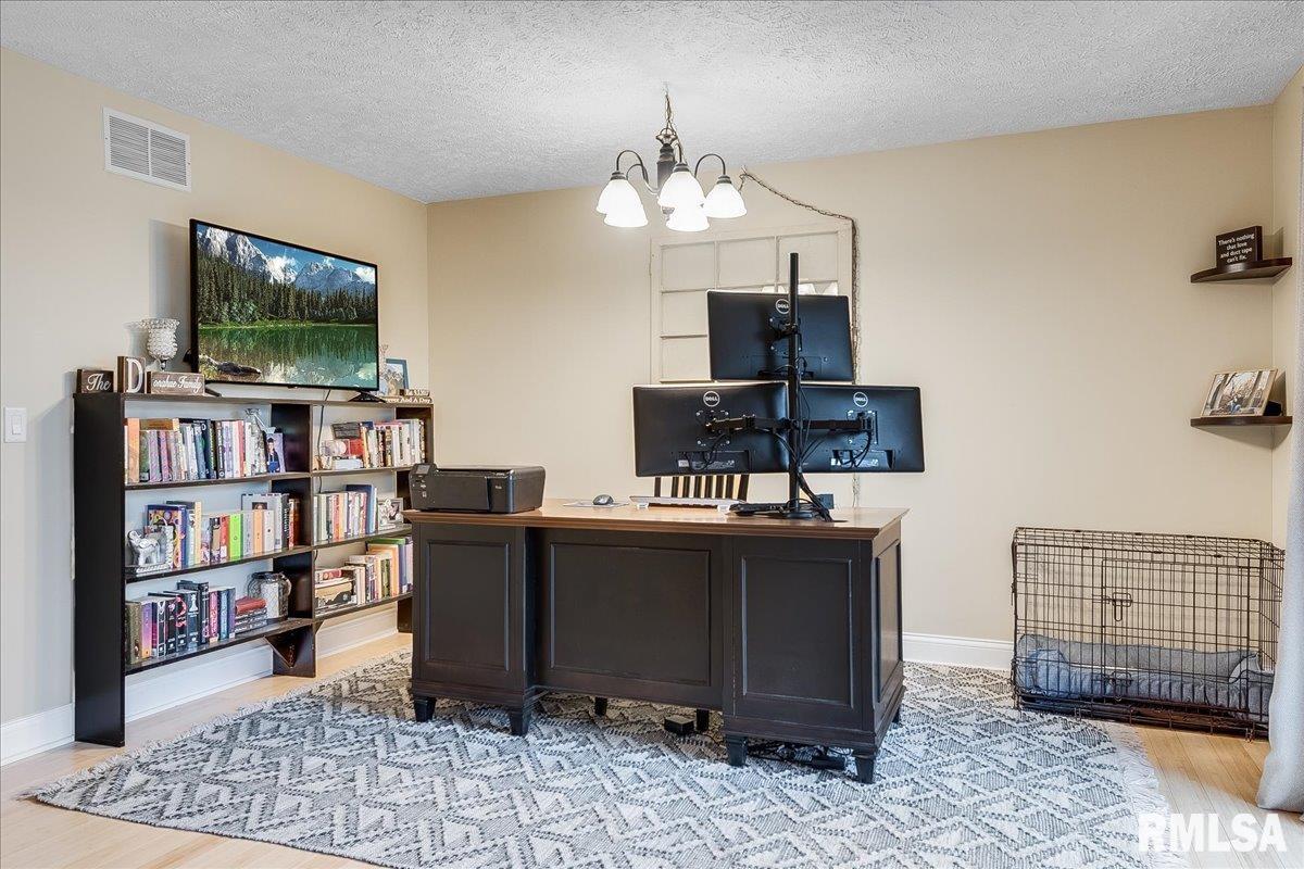 65 Country Place Springfield, IL 62703 - Photo 16 of 40