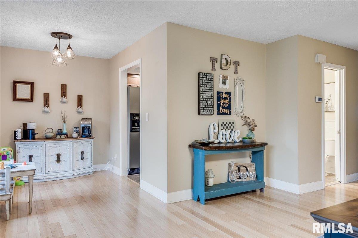 65 Country Place Springfield, IL 62703 - Photo 17 of 40