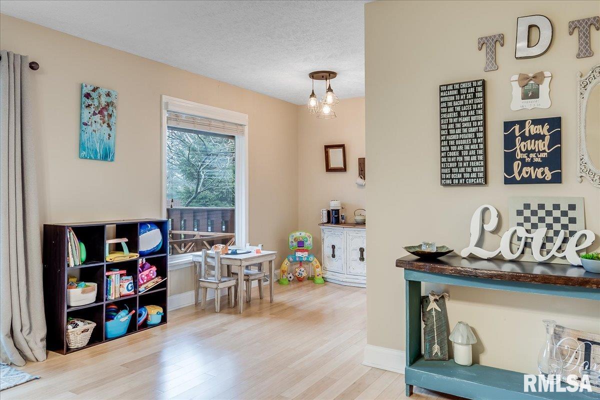 65 Country Place Springfield, IL 62703 - Photo 20 of 40