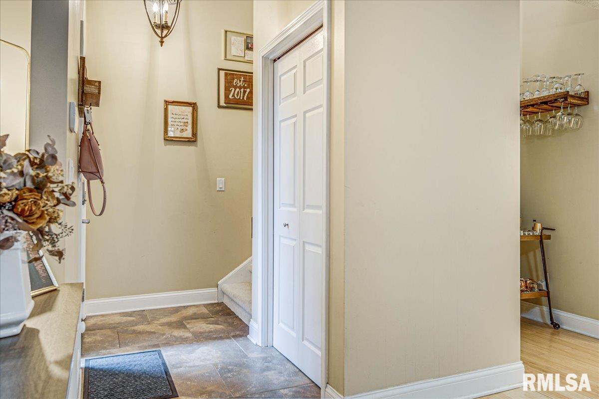 65 Country Place Springfield, IL 62703 - Photo 3 of 40
