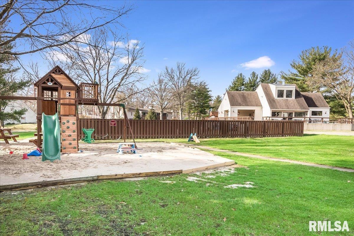 65 Country Place Springfield, IL 62703 - Photo 35 of 40