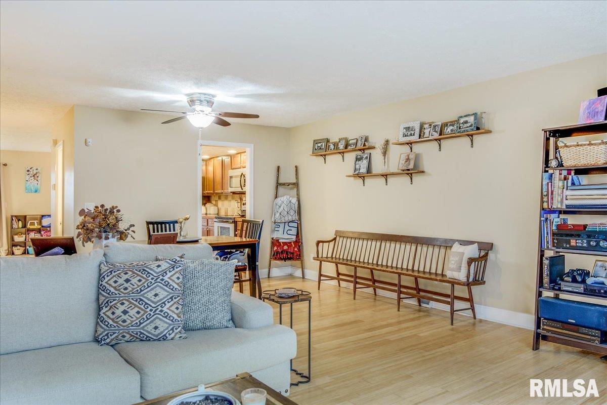 65 Country Place Springfield, IL 62703 - Photo 6 of 40