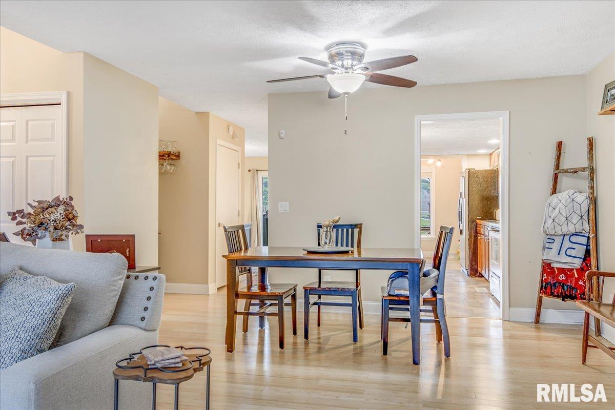 65 Country Place Springfield, IL 62703 - Photo 8 of 40