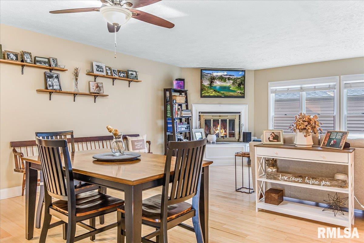 65 Country Place Springfield, IL 62703 - Photo 10 of 40