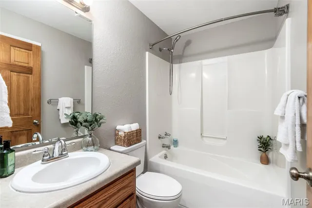 $419,900 | 20995 Blackberry Lane, Crocker, MO 65452