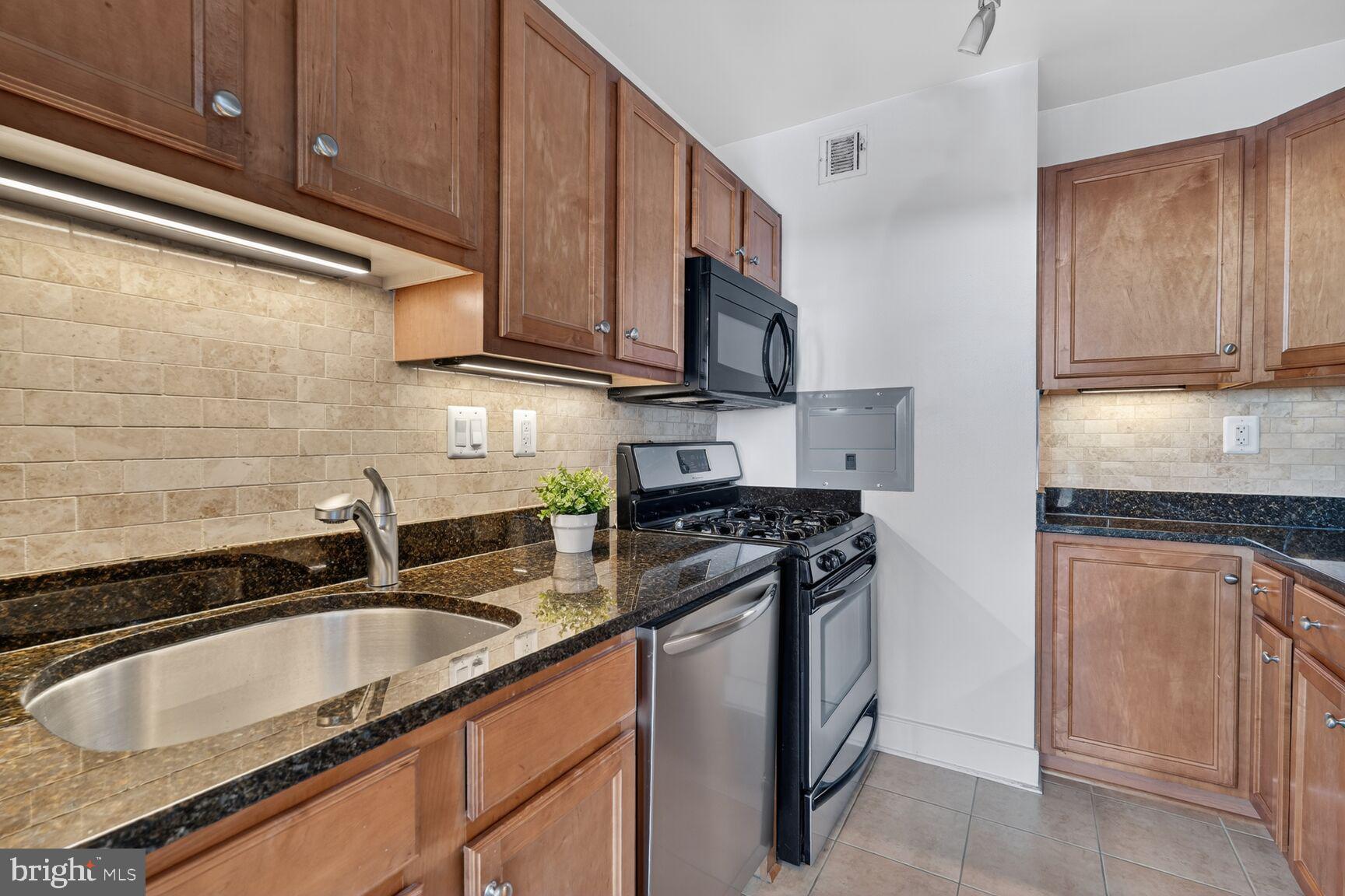1220 Blair Mill Road, Unit 1403 Silver Spring, MD 20910 - Photo 11 of 61 Kitchen