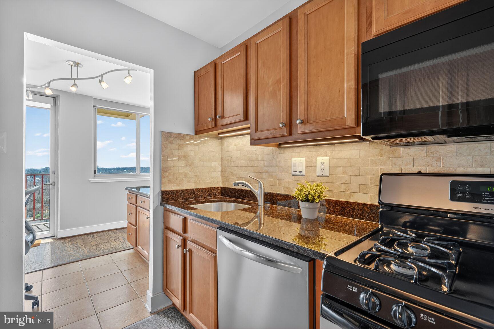 1220 Blair Mill Road, Unit 1403 Silver Spring, MD 20910 - Photo 13 of 61 Kitchen