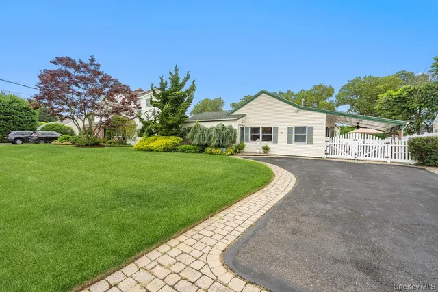 $799,000 | 31 Grand Central Avenue, Amityville, NY 11701