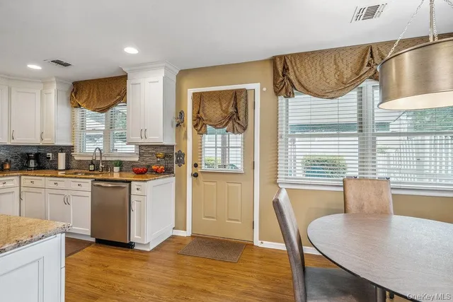 $799,000 | 31 Grand Central Avenue, Amityville, NY 11701