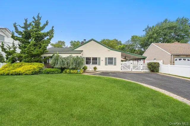 $799,000 | 31 Grand Central Avenue, Amityville, NY 11701