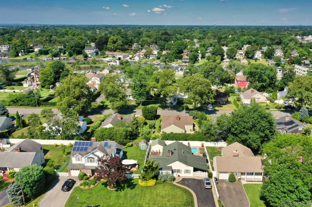 $799,000 | 31 Grand Central Avenue, Amityville, NY 11701