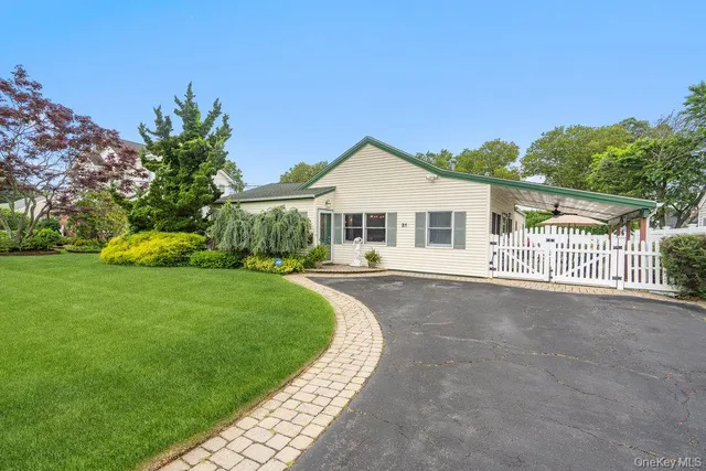 $799,000 | 31 Grand Central Avenue, Amityville, NY 11701