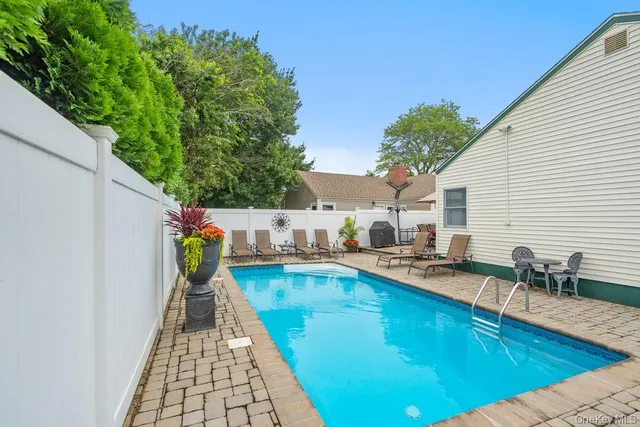 $799,000 | 31 Grand Central Avenue, Amityville, NY 11701