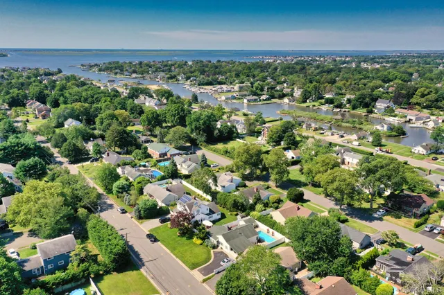 $799,000 | 31 Grand Central Avenue, Amityville, NY 11701