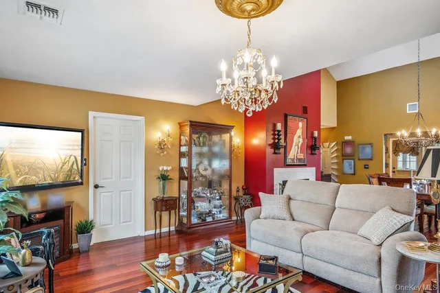 $799,000 | 31 Grand Central Avenue, Amityville, NY 11701