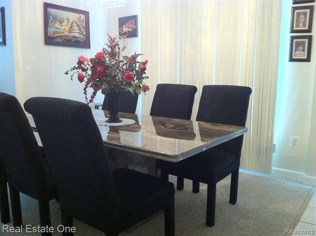 534 Decker Road Walled Lake, MI 48390 - Photo 17 of 25 Dining 1.jpg