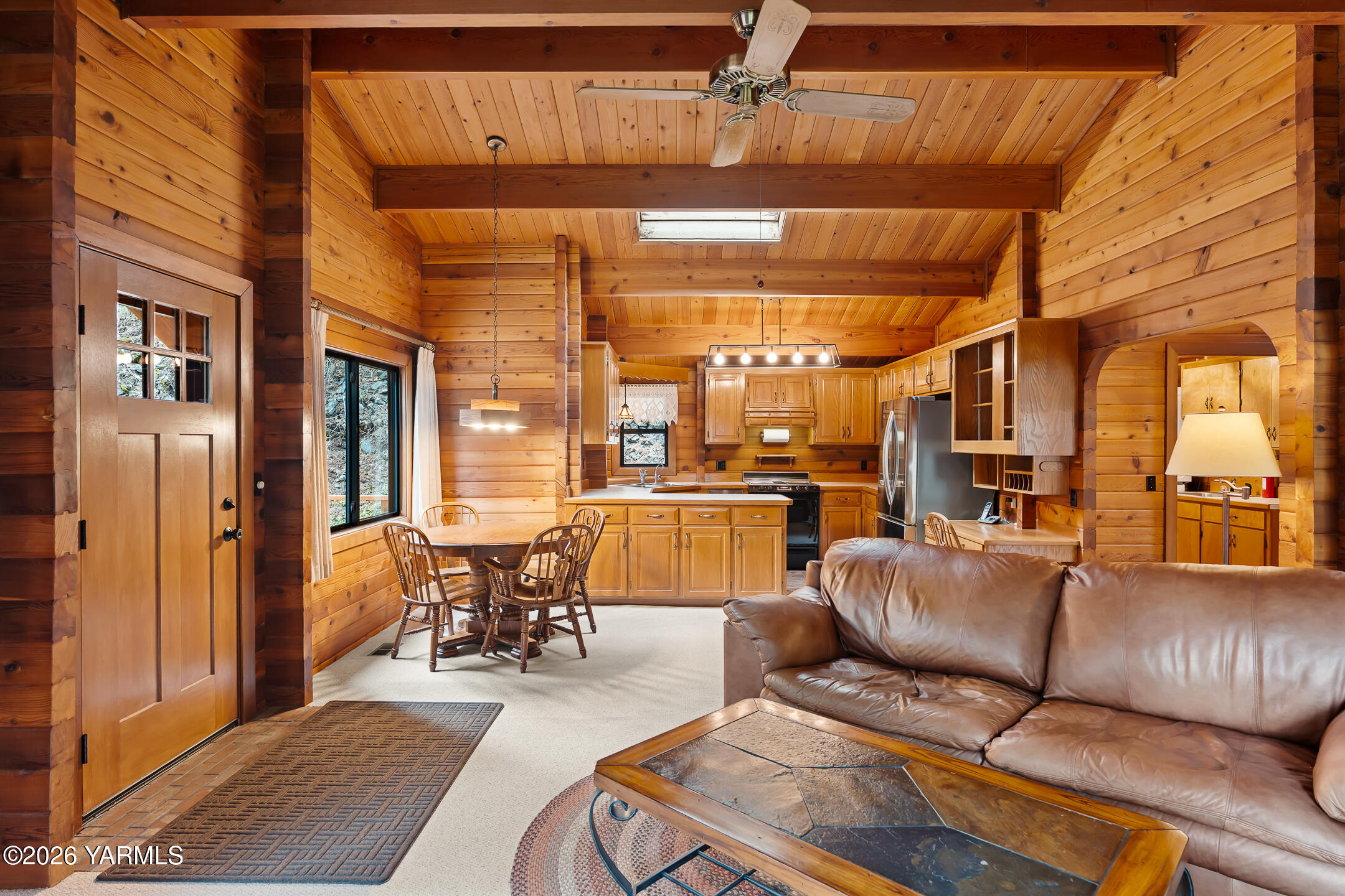 120 Eagles Ridge Lane Naches, WA 98937 - Photo 17 of 31 a living room with furniture