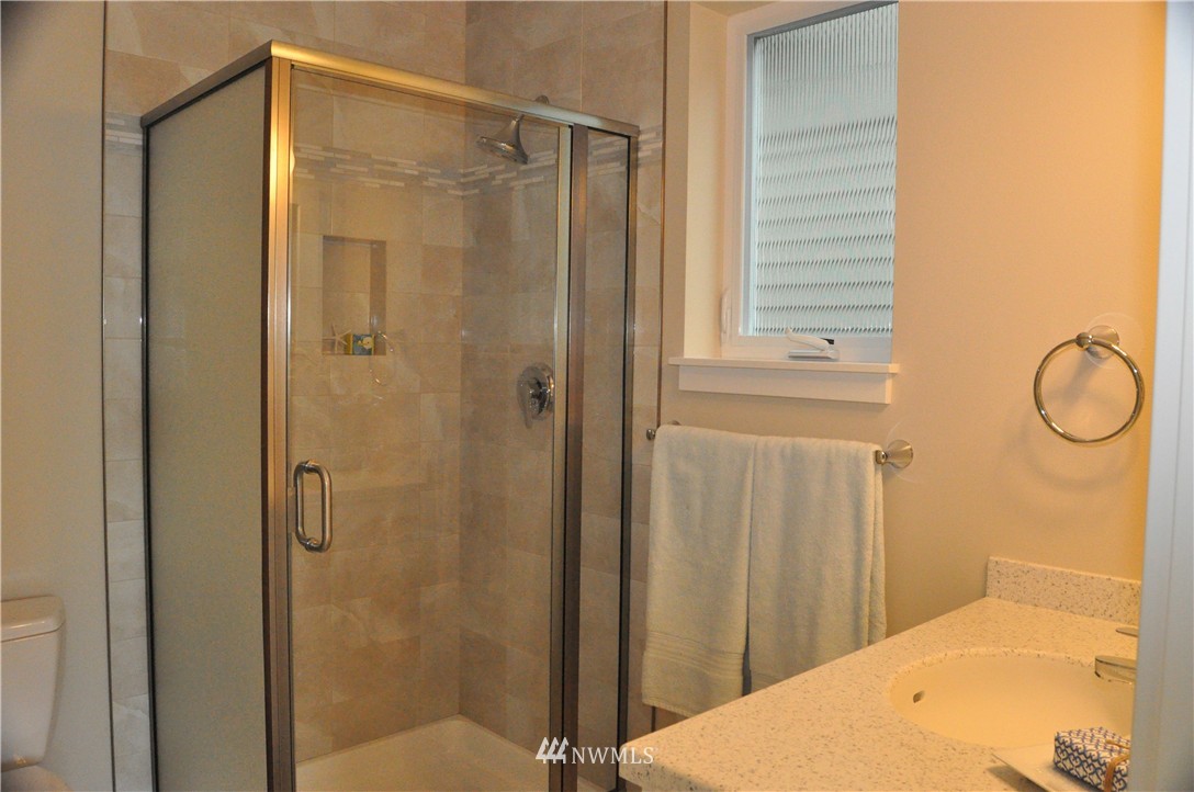 686 Wintersweet Road Northeast Bainbridge Island, WA 98110 - Photo 12 of 19 Gallery Image 12