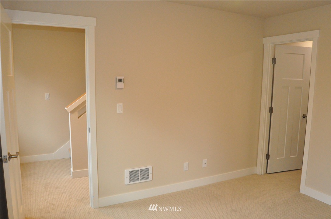 686 Wintersweet Road Northeast Bainbridge Island, WA 98110 - Photo 13 of 19 Gallery Image 13