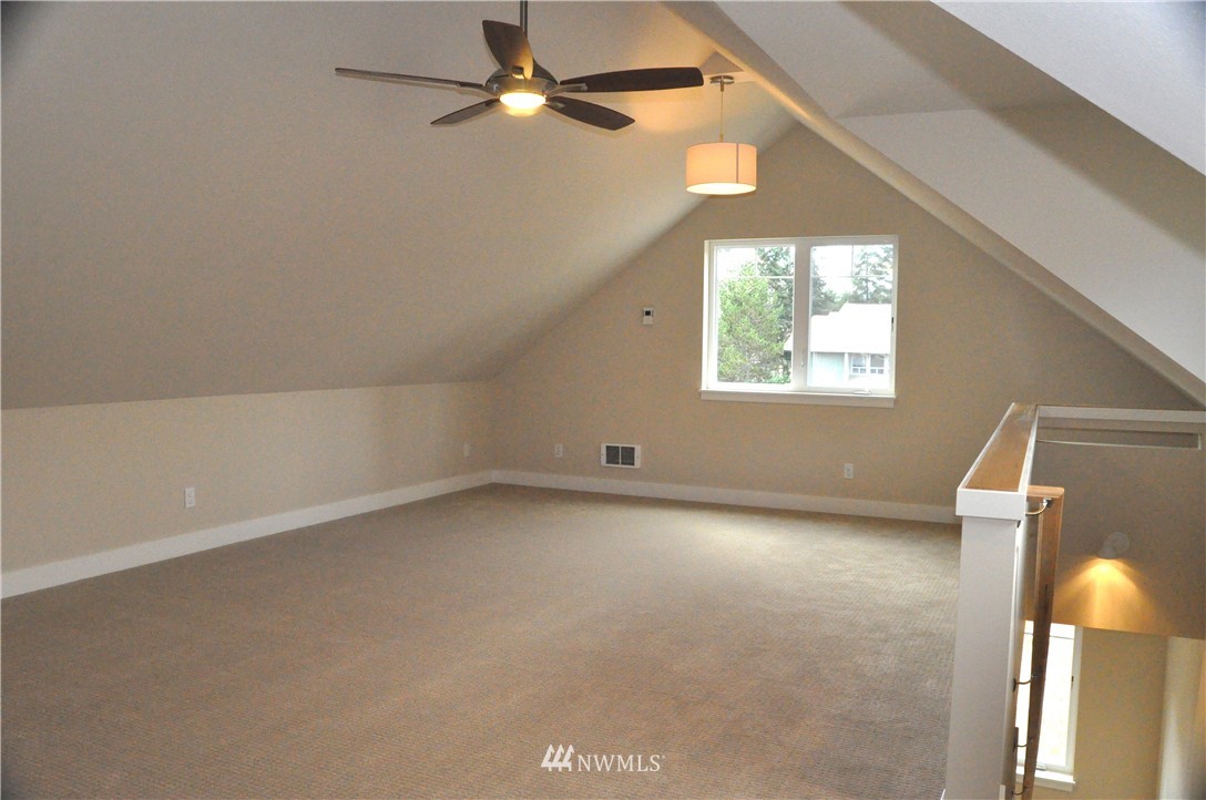 686 Wintersweet Road Northeast Bainbridge Island, WA 98110 - Photo 15 of 19 Gallery Image 15