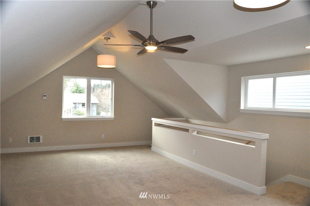 686 Wintersweet Road Northeast Bainbridge Island, WA 98110 - Photo 16 of 19 Gallery Image 16