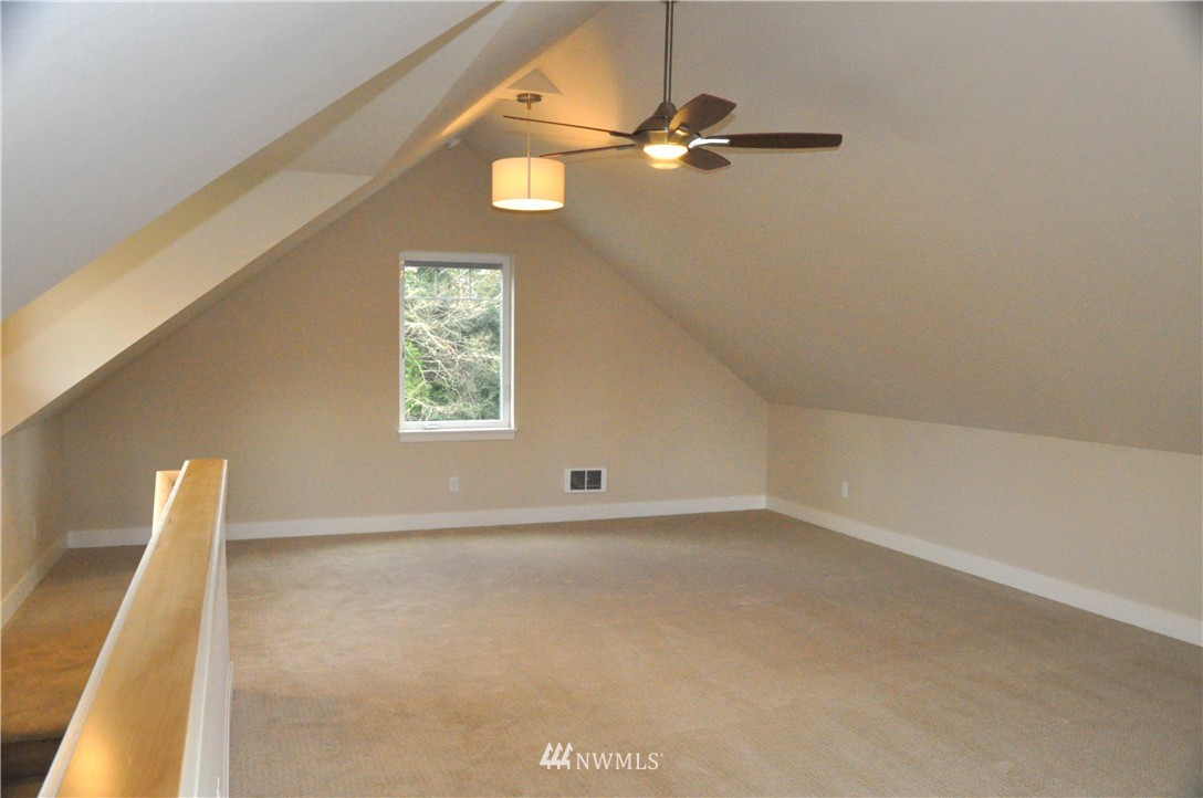 686 Wintersweet Road Northeast Bainbridge Island, WA 98110 - Photo 17 of 19 Gallery Image 17