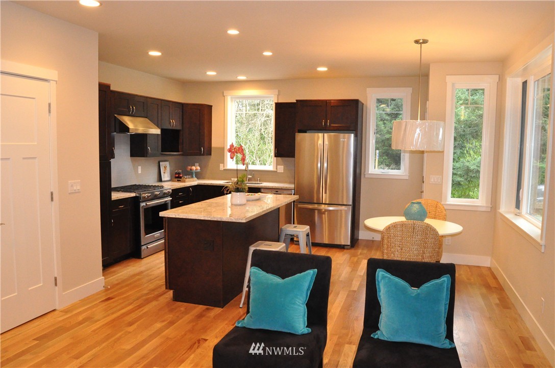 686 Wintersweet Road Northeast Bainbridge Island, WA 98110 - Photo 4 of 19 Gallery Image 4