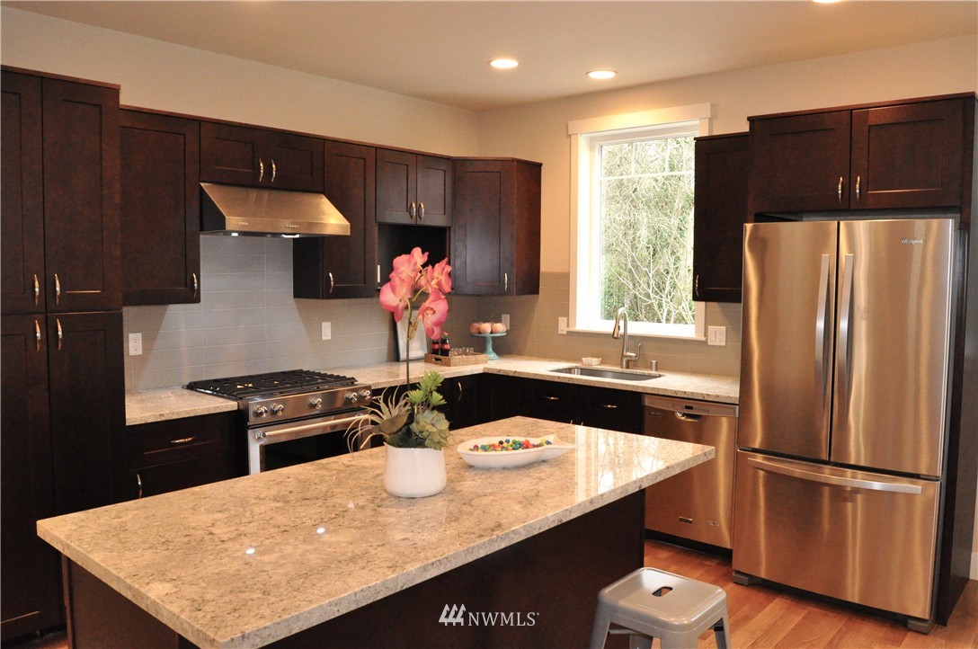 686 Wintersweet Road Northeast Bainbridge Island, WA 98110 - Photo 5 of 19 Gallery Image 5