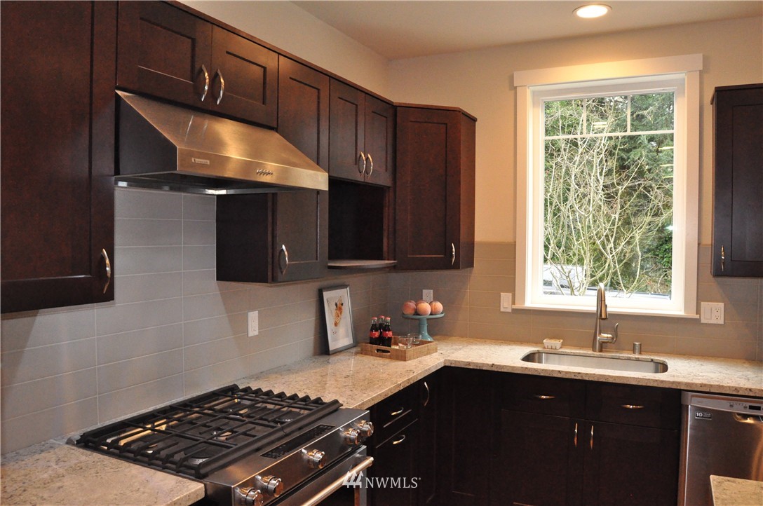 686 Wintersweet Road Northeast Bainbridge Island, WA 98110 - Photo 6 of 19 Gallery Image 6