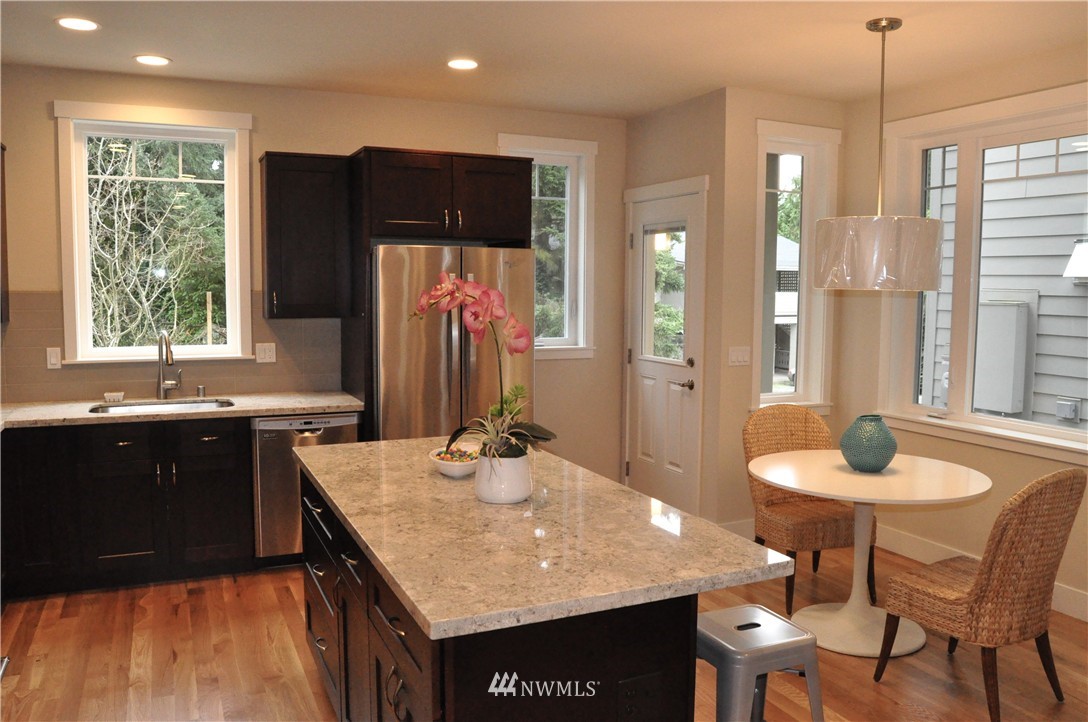 686 Wintersweet Road Northeast Bainbridge Island, WA 98110 - Photo 8 of 19 Gallery Image 8