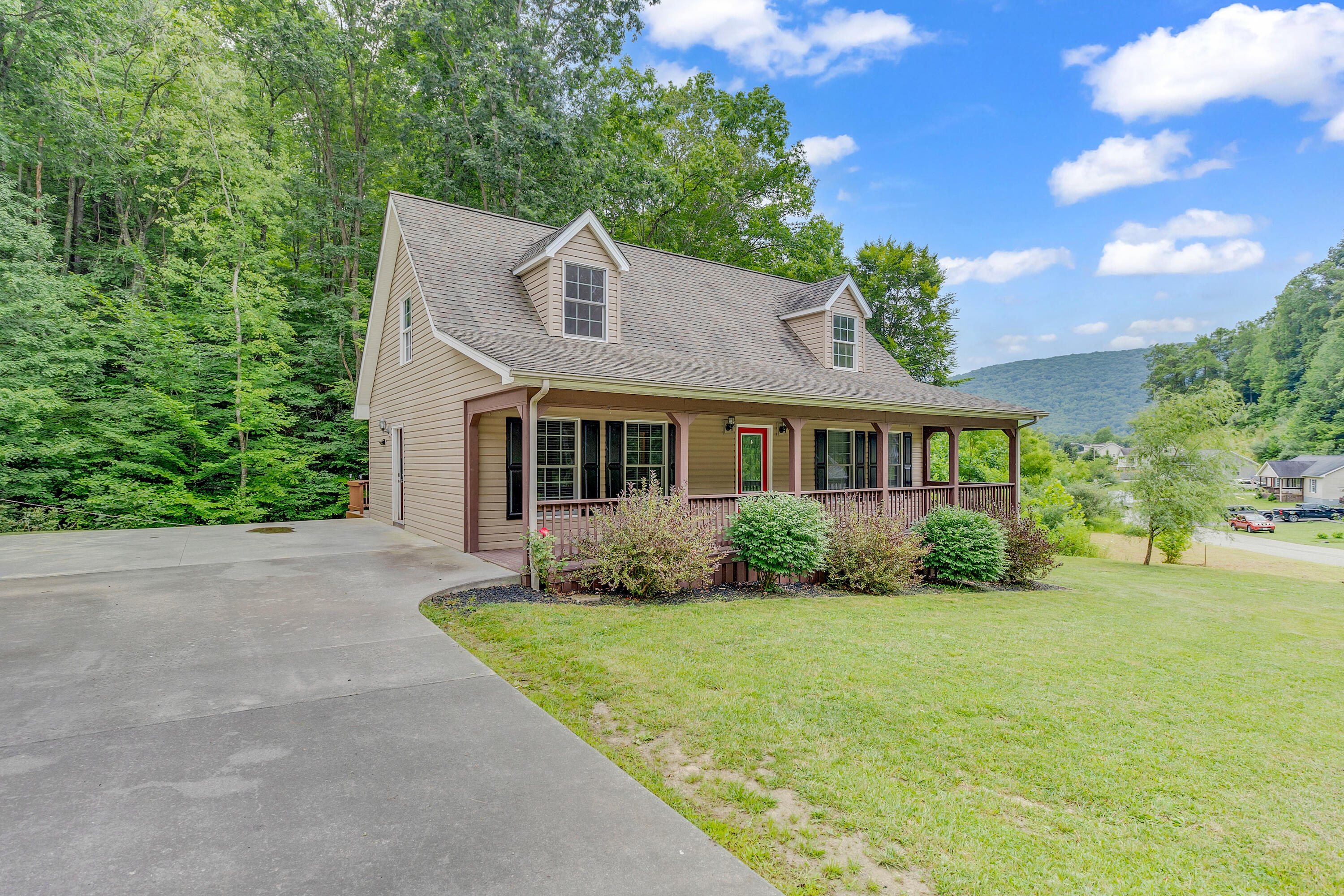 2402 Mountain Laurel Road Northeast Norton, VA 24273 - Photo 2 of 40 0818FCFC-D208-4569-A92B-D2710B7EA411