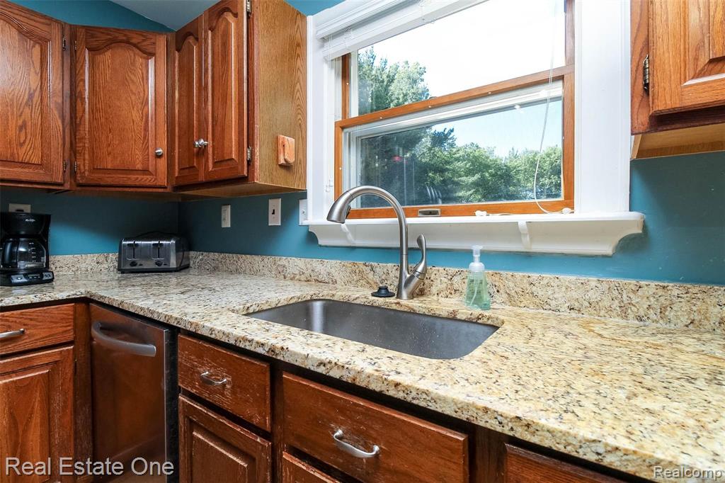 475 Grace Avenue Rochester Hills, MI 48307 - Photo 14 of 58
