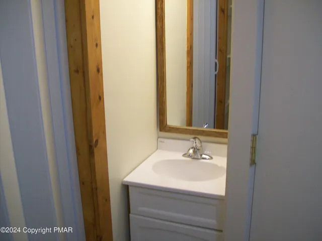 $1,400 | 5239 Goldenrod Avenue, Gouldsboro, PA 18424