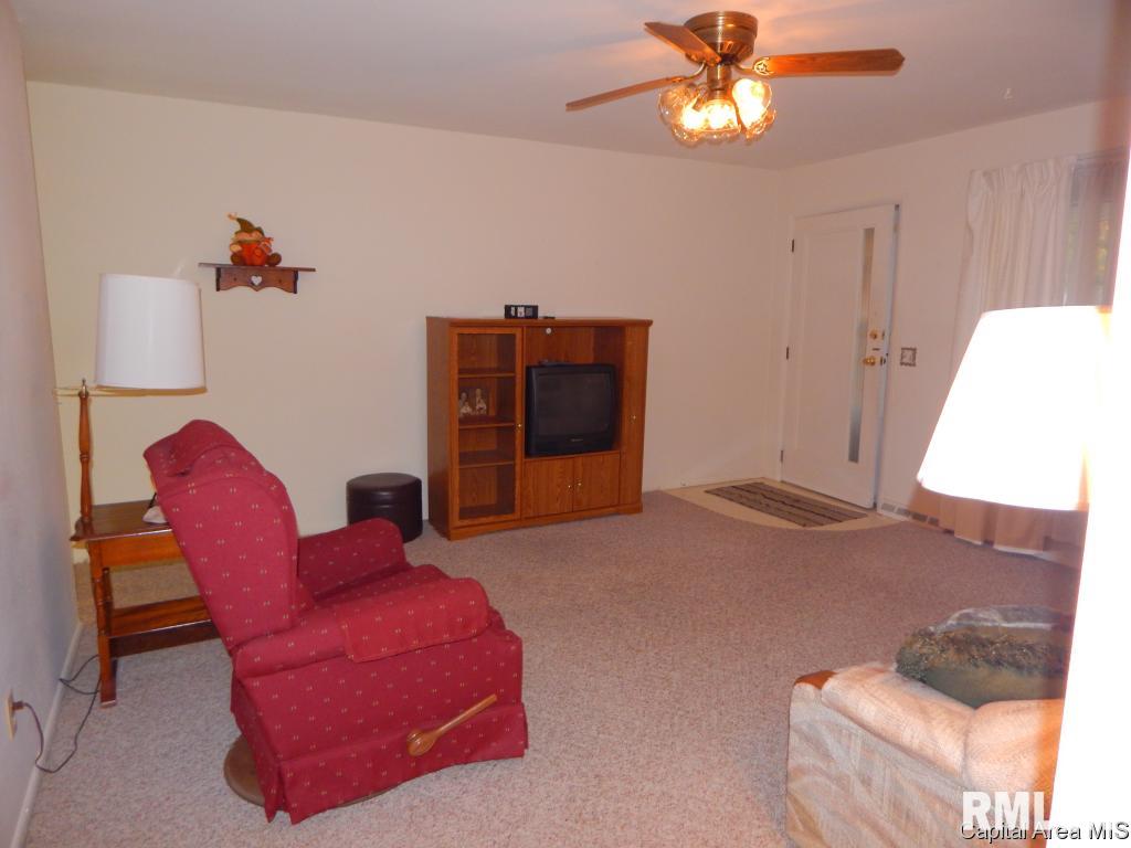 141 Nottingham Road Springfield, IL 62704 - Photo 3 of 15