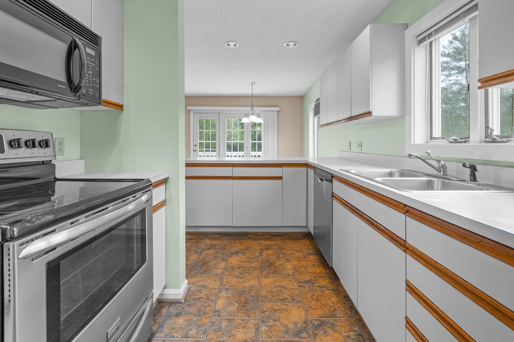 51 Russell Street, Unit D Arlington, VT 05250 - Photo 17 of 39