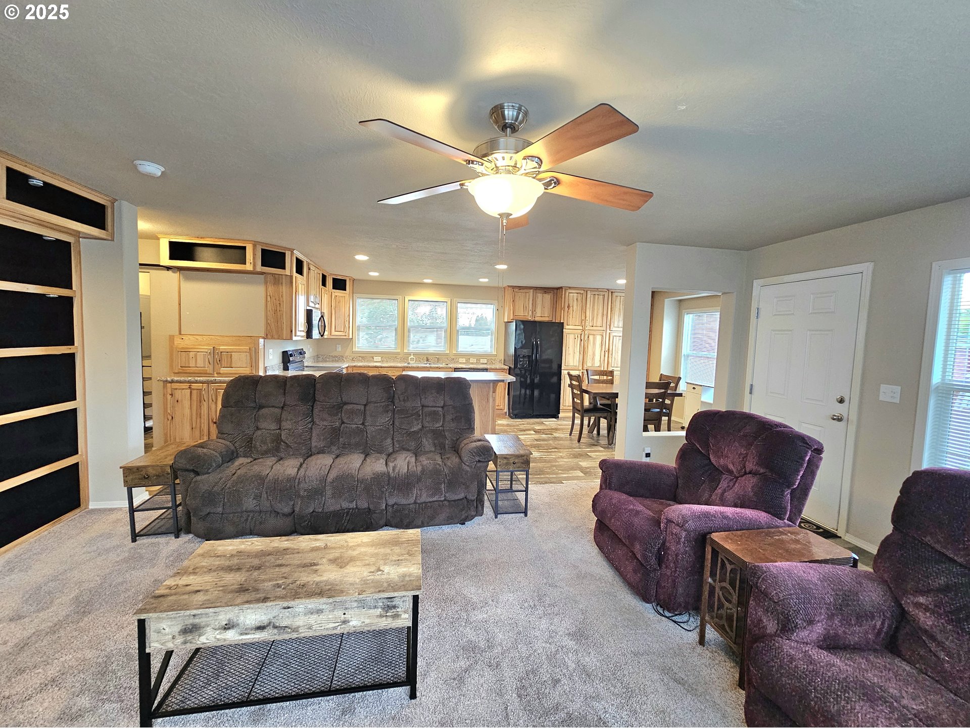 4675 Union Terrace Springfield, OR 97478 - Photo 5 of 37 a living room with furniture and kitchen view