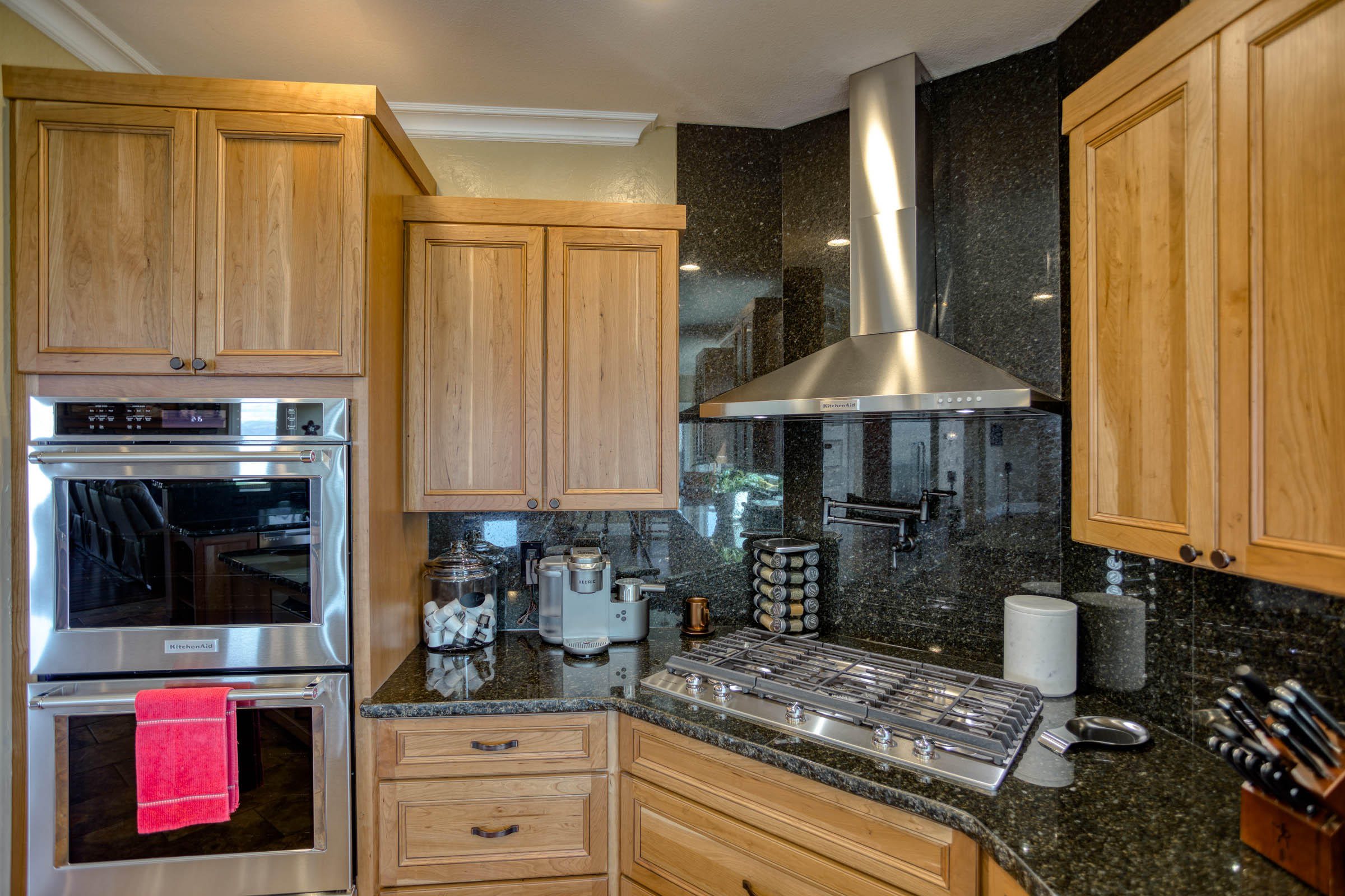 10235 Kangaroo Mine Road Redding, CA 96001 - Photo 12 of 56 Over sized Range and DOUBLE ovens