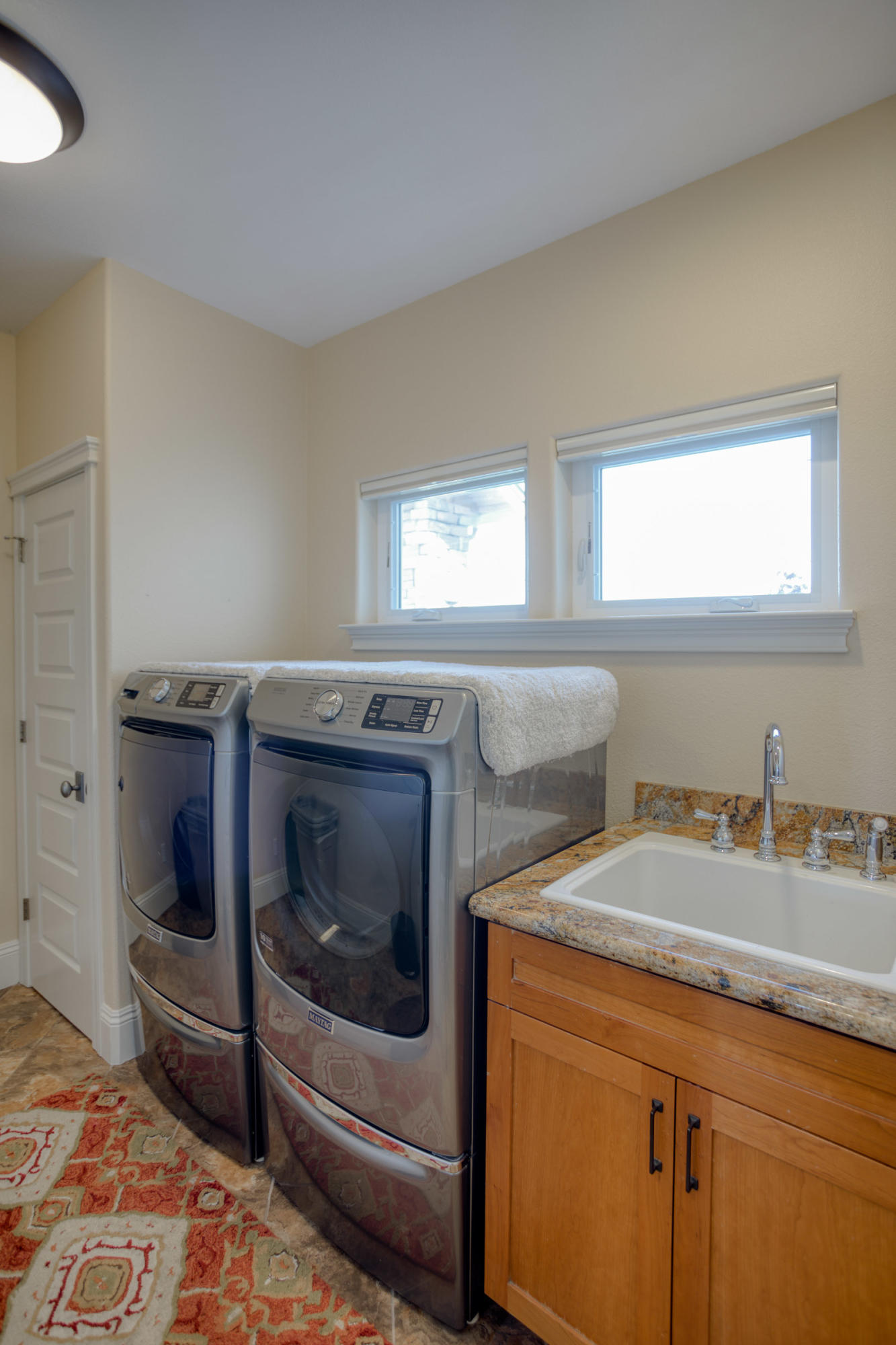 10235 Kangaroo Mine Road Redding, CA 96001 - Photo 19 of 56 Laundry room with basin