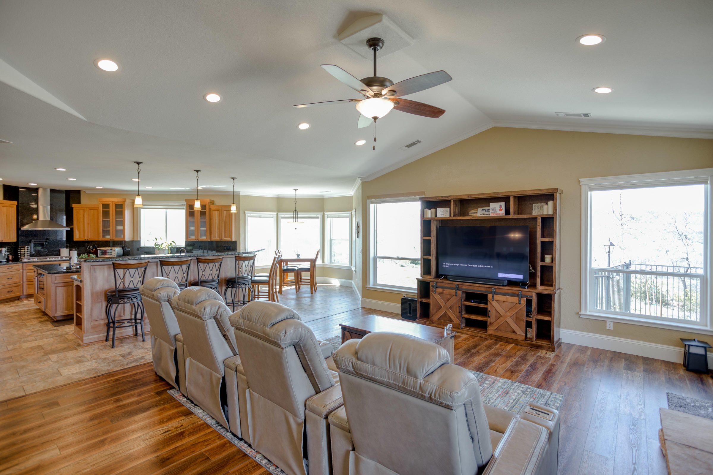 10235 Kangaroo Mine Road Redding, CA 96001 - Photo 7 of 56 Large Great room