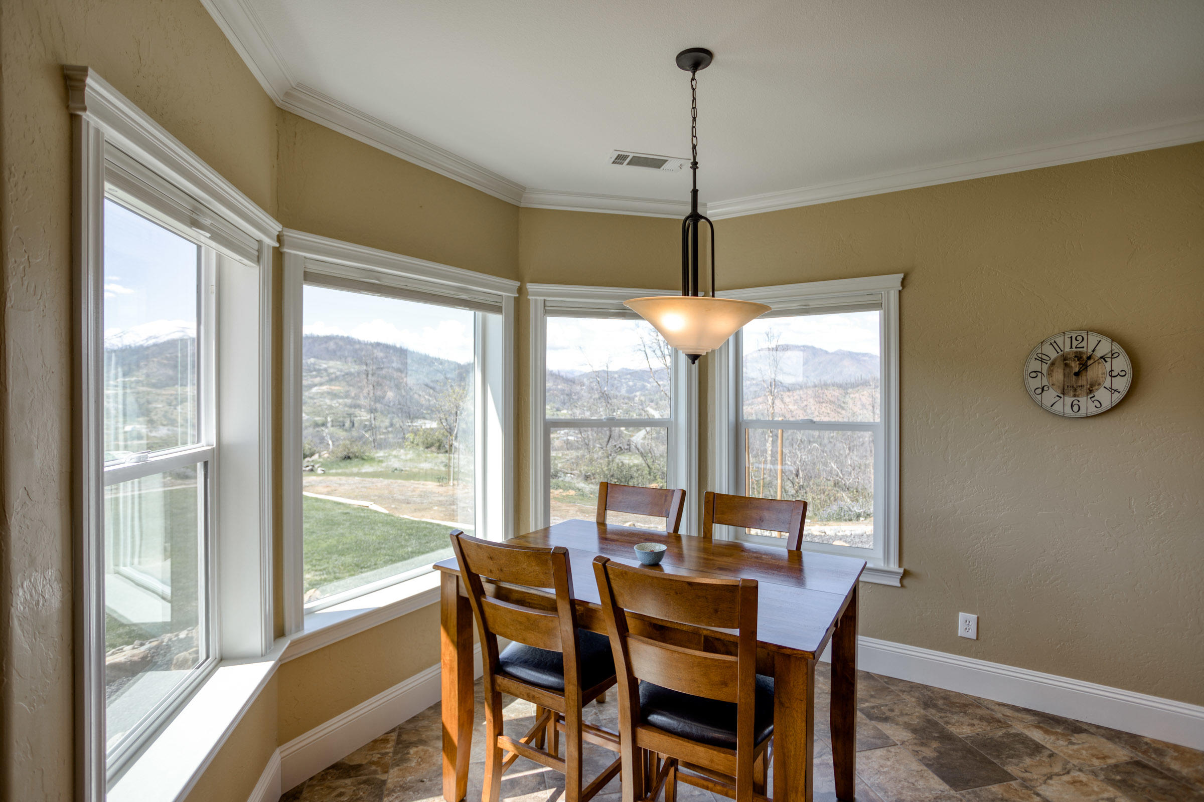 10235 Kangaroo Mine Road Redding, CA 96001 - Photo 9 of 56 Sunny Breakfast nook