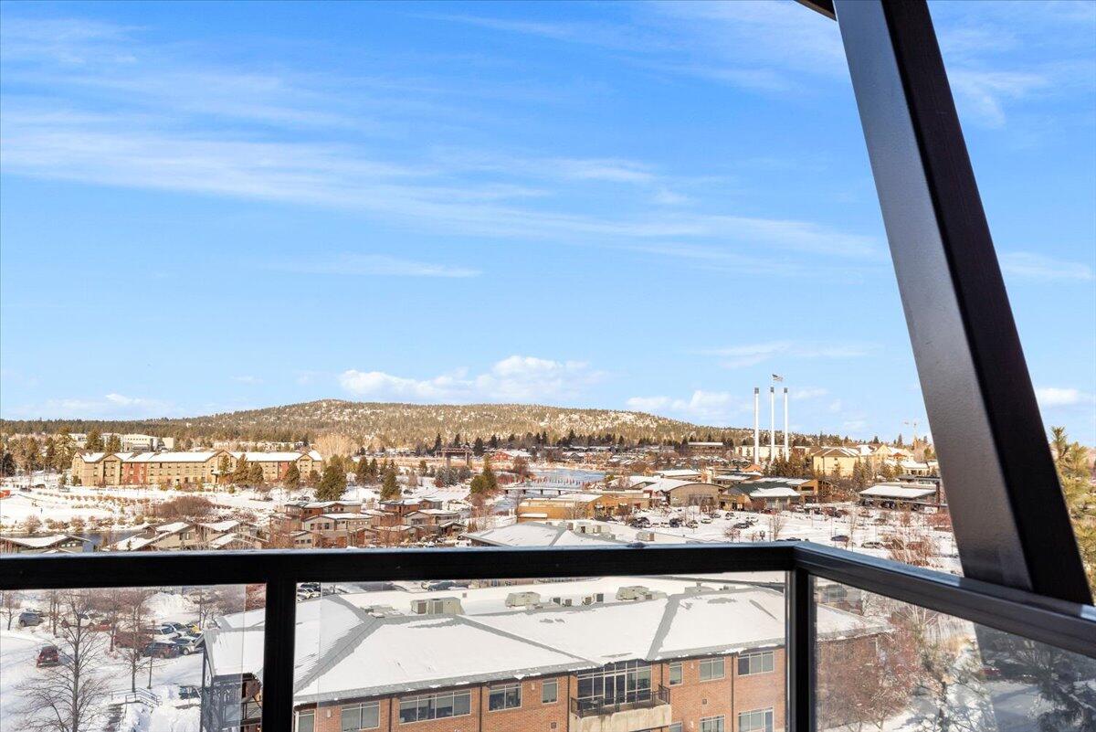 941 Southwest Vantage Point Way Bend, OR 97702 - Photo 15 of 52 12-Upper Balcony